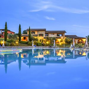 Pian Dei Mucini Resort Il Borgo